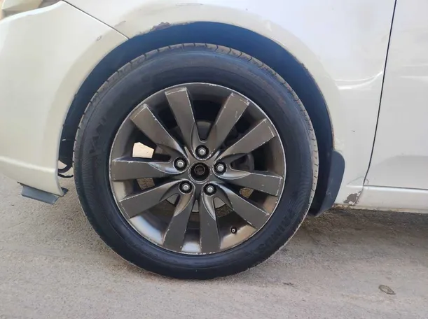 Car image 10