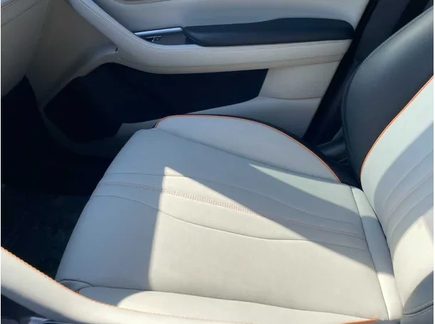 Car image 33