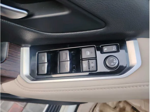 Car image 46