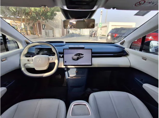 Car image 14