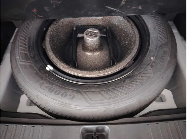 Car image 38