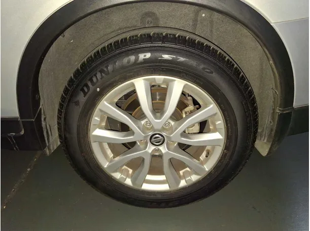 Car image 9