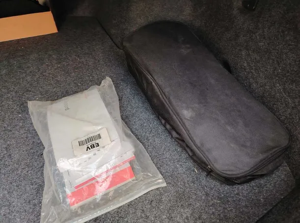 Car image 30