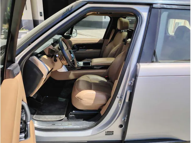 Car image 12