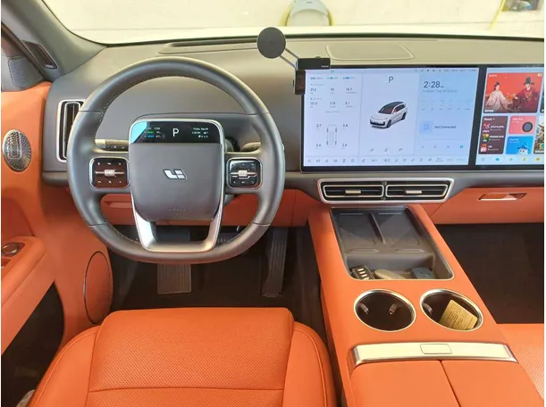 Car image 15