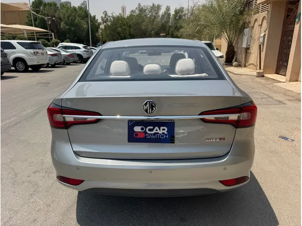 Car image 6
