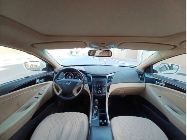 Car image 13