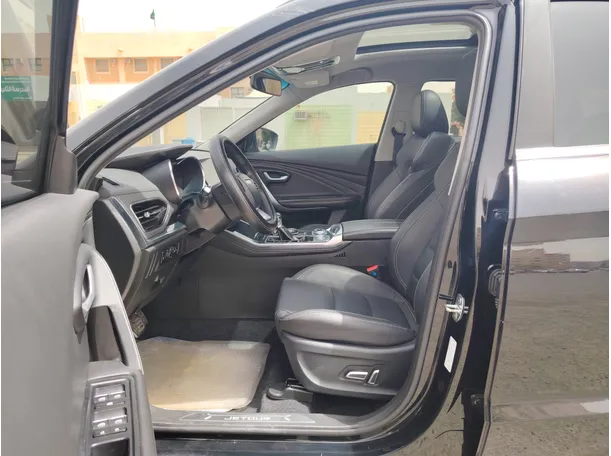 Car image 11