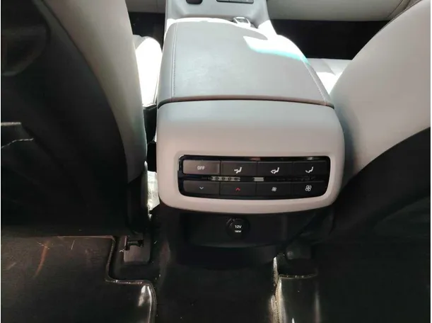 Car image 40