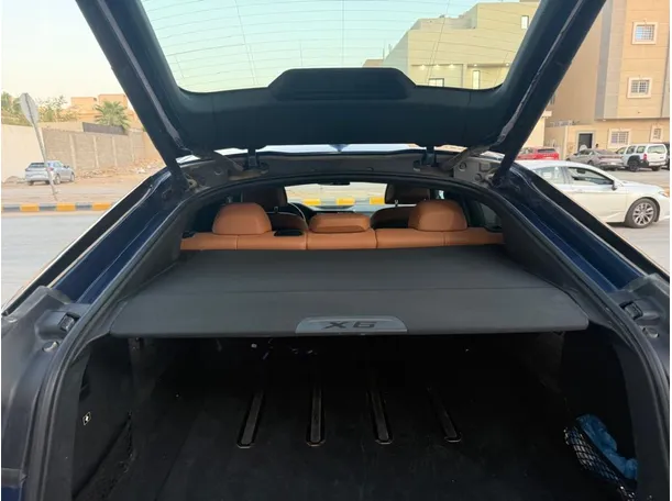 Car image 24