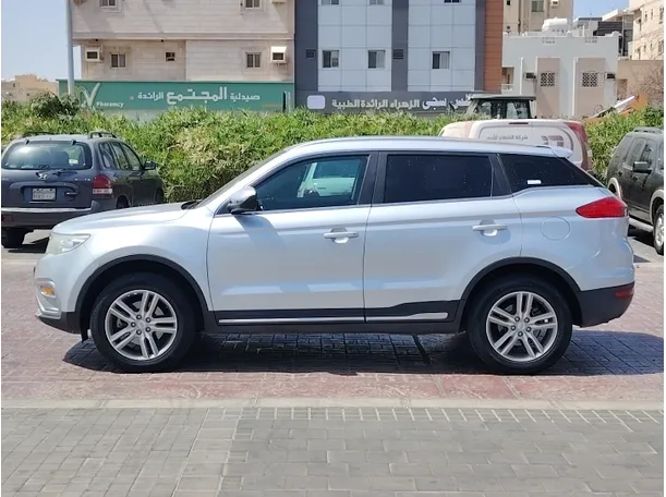Car image 8