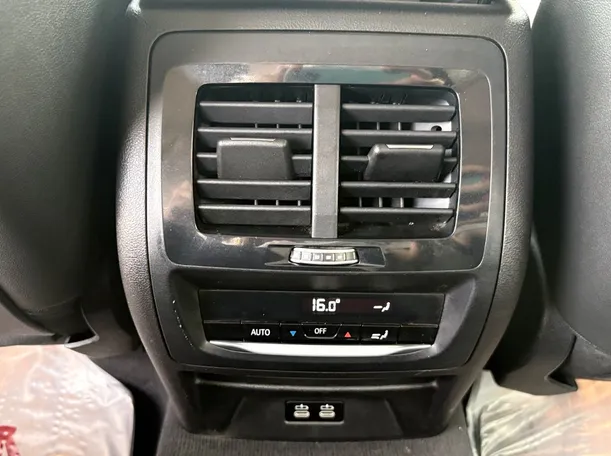 Car image 29