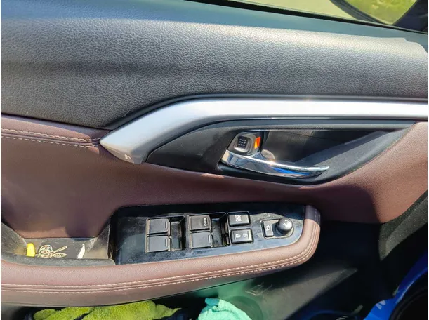 Car image 28