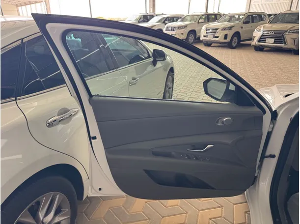 Car image 9