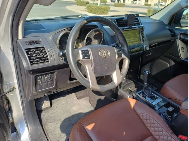 Car image 11