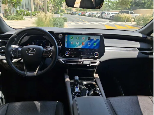 Car image 18