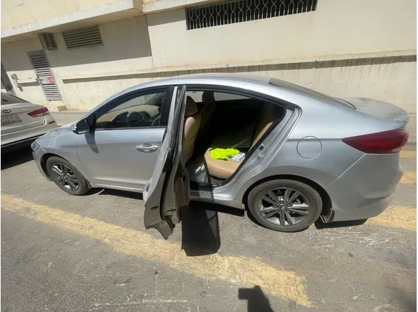 Car image 15