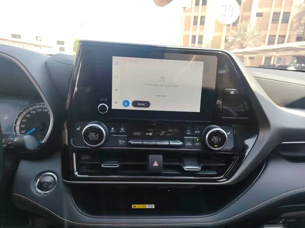 Car image 24