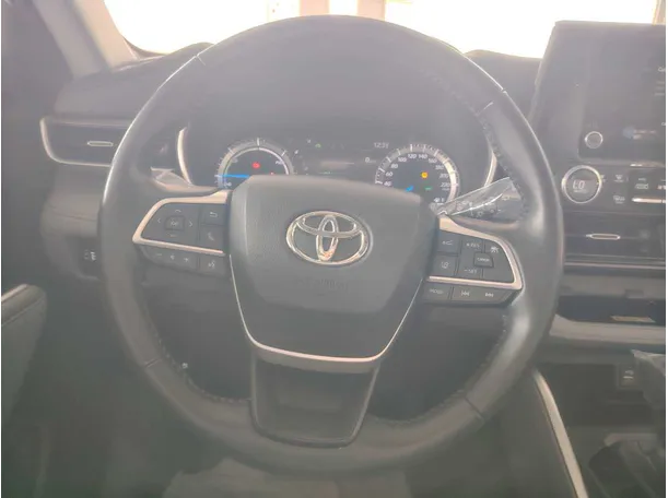 Car image 26
