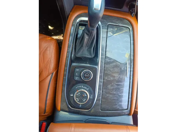Car image 24