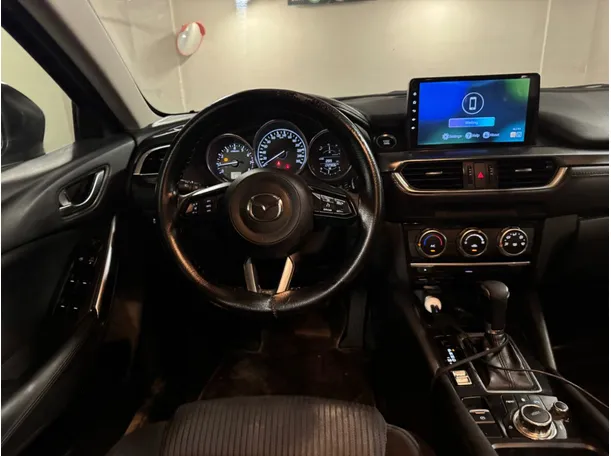 Car image 17