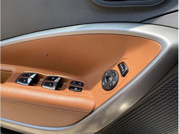 Car image 23