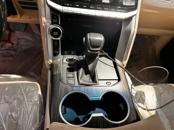 Car image 20