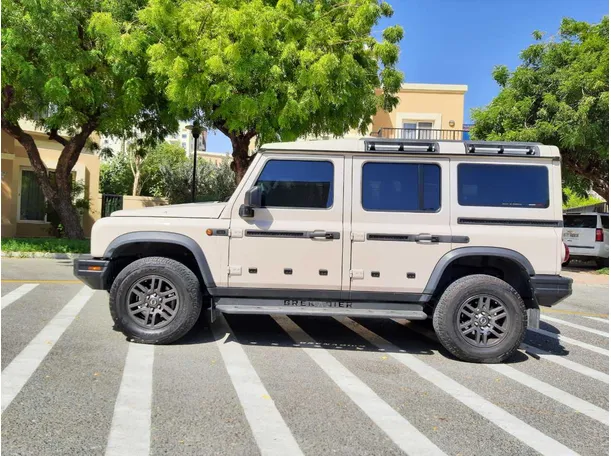 Car image 4