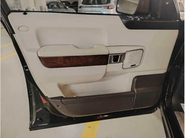 Car image 32