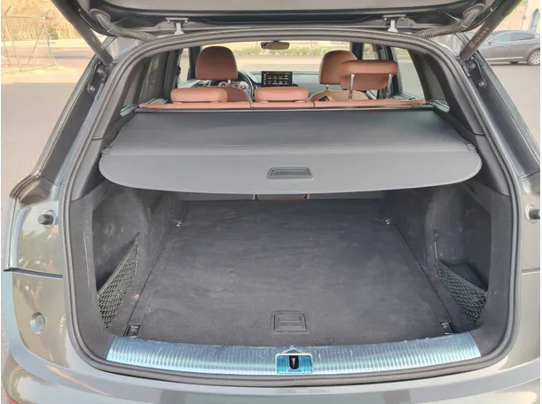 Car image 24