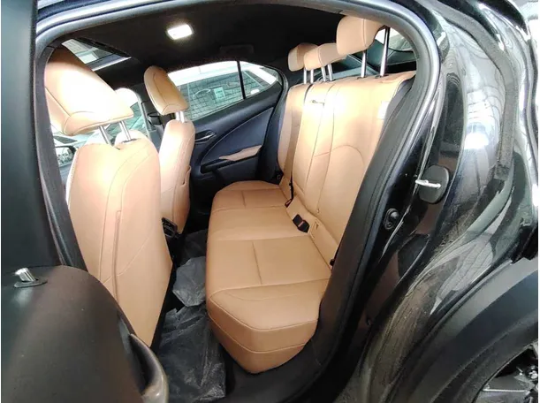 Car image 19