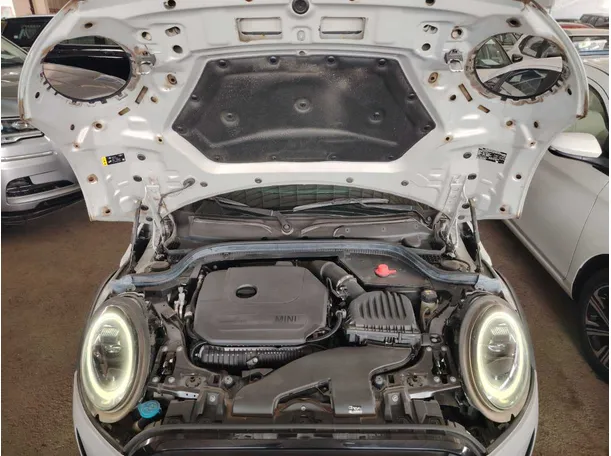 Car image 30