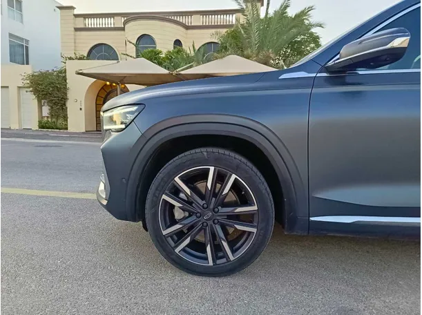 Car image 9