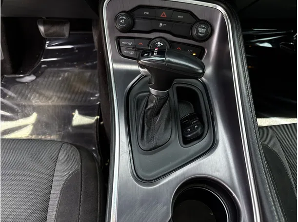 Car image 16