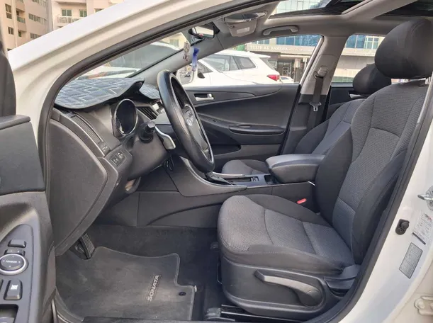 Car image 12
