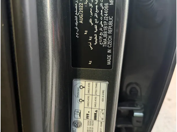 Car image 10