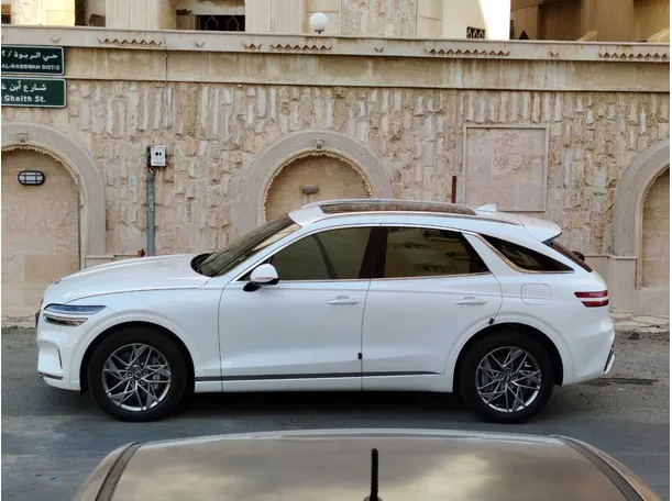 Car image 8