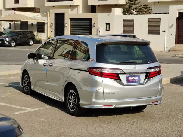 Car image 7