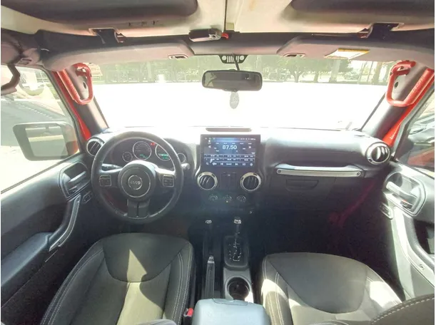 Car image 14