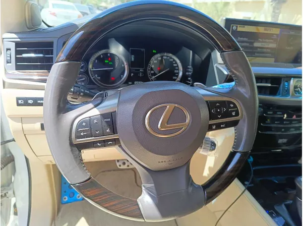 Car image 27