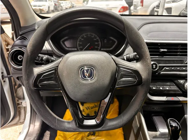 Car image 19