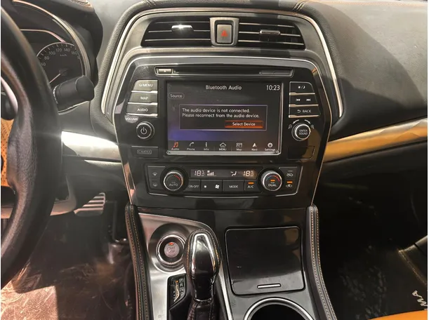 Car image 18