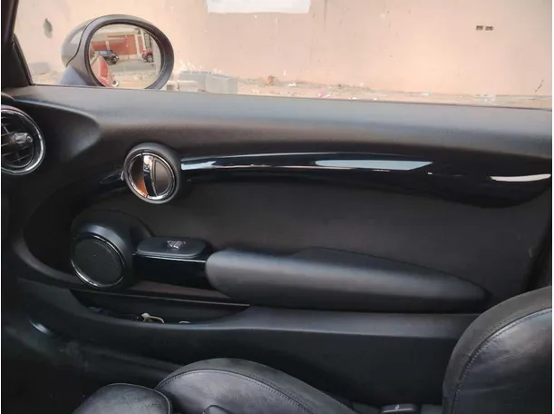 Car image 32