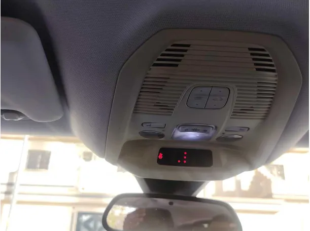 Car image 30