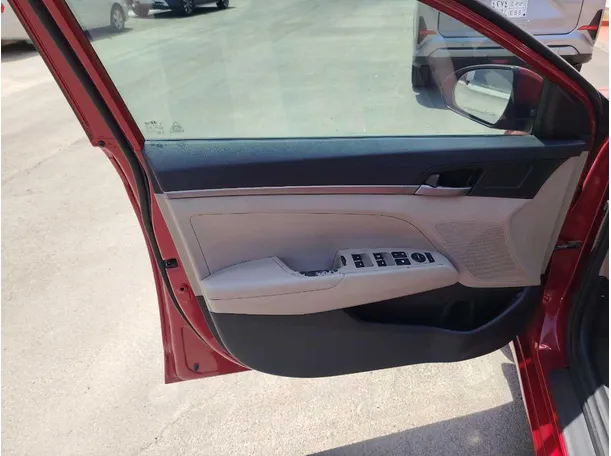 Car image 12