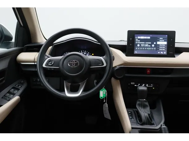 Car image 15