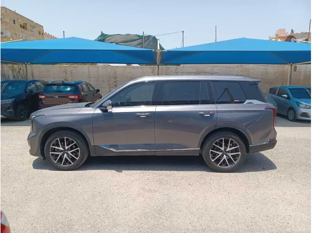 Car image 8