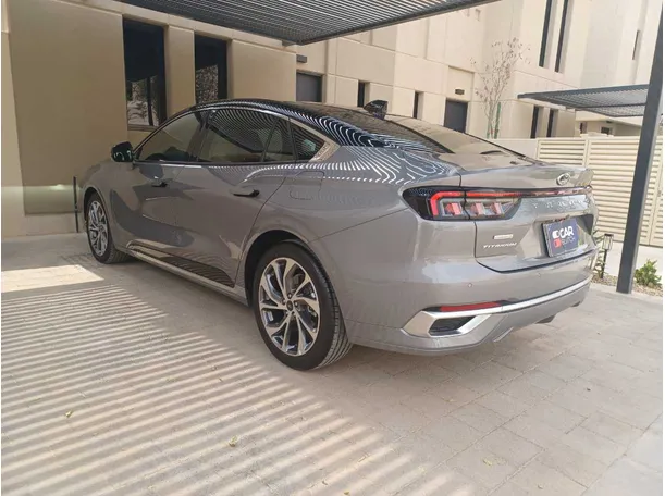 Car image 8
