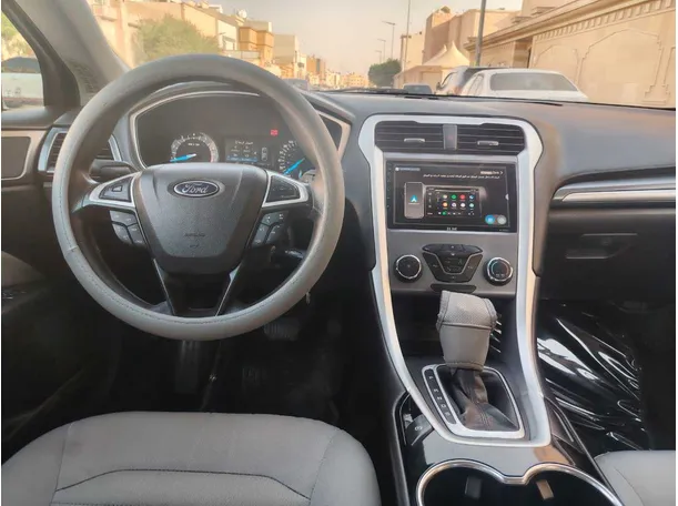 Car image 19