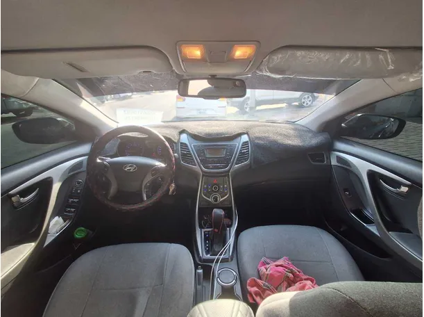 Car image 14
